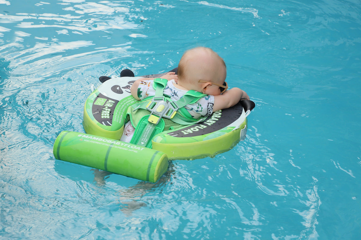 Comparison diagram showing breaststroke and backstroke swim positions supported by the Mambobaby™ Panda trainer.